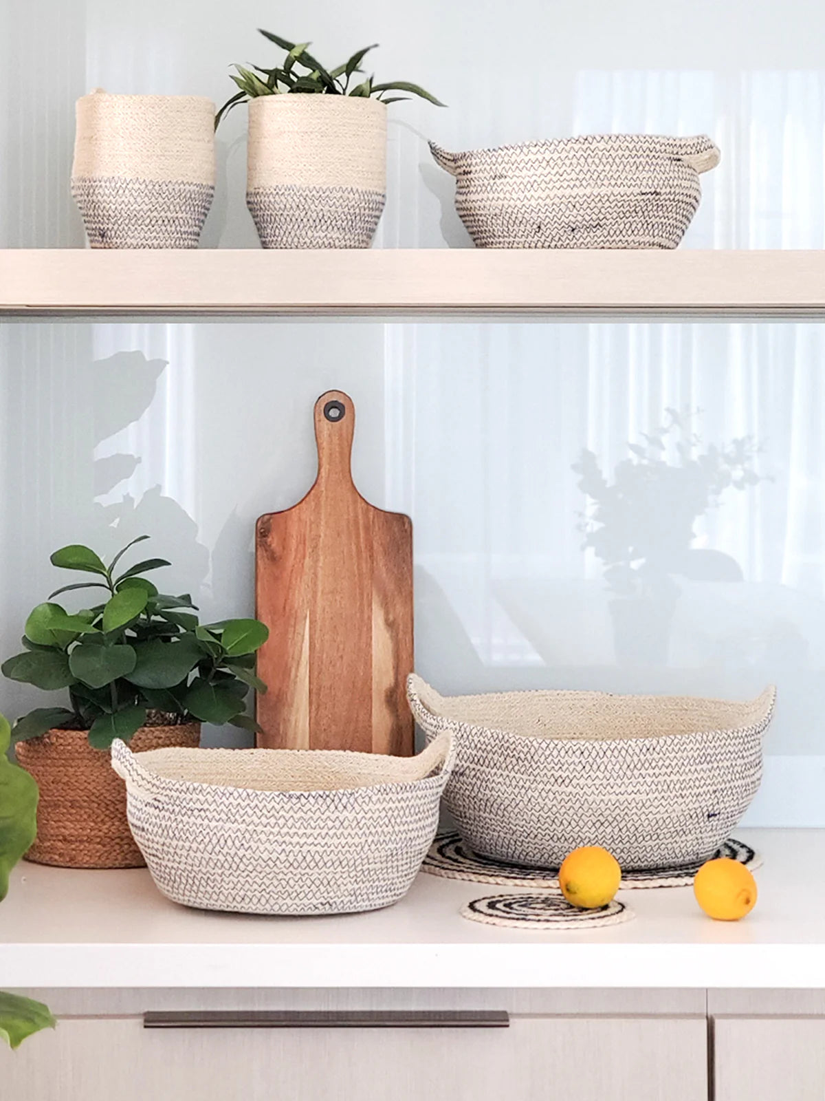 Amari Fruit Bowl Black