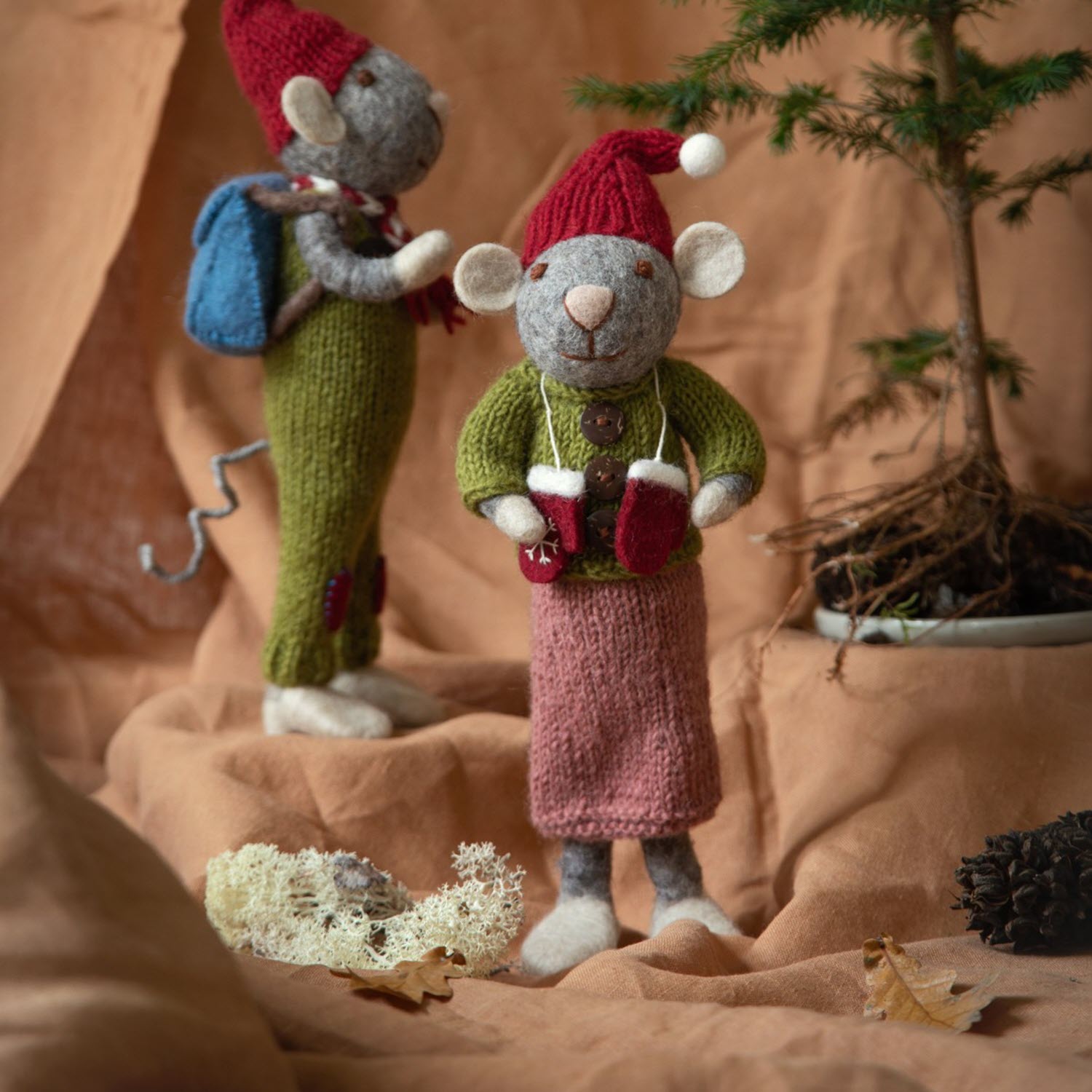 Grey Girly Mouse w/ Mittens