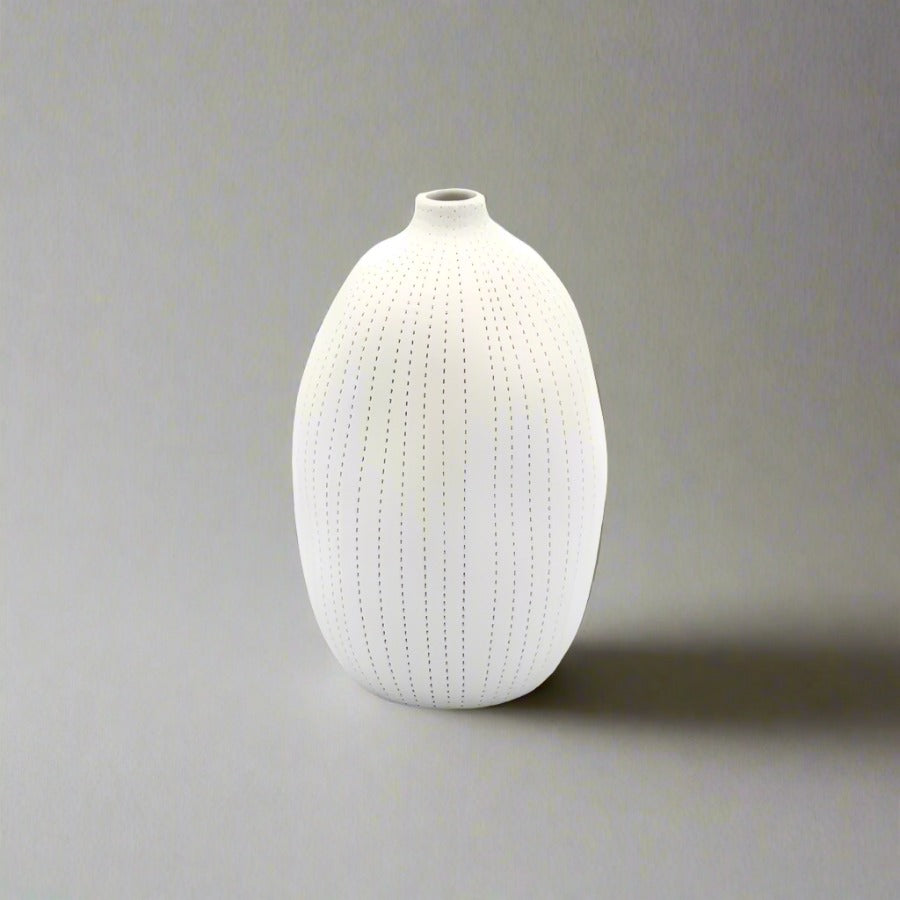 Gugu White Bud D-Vase