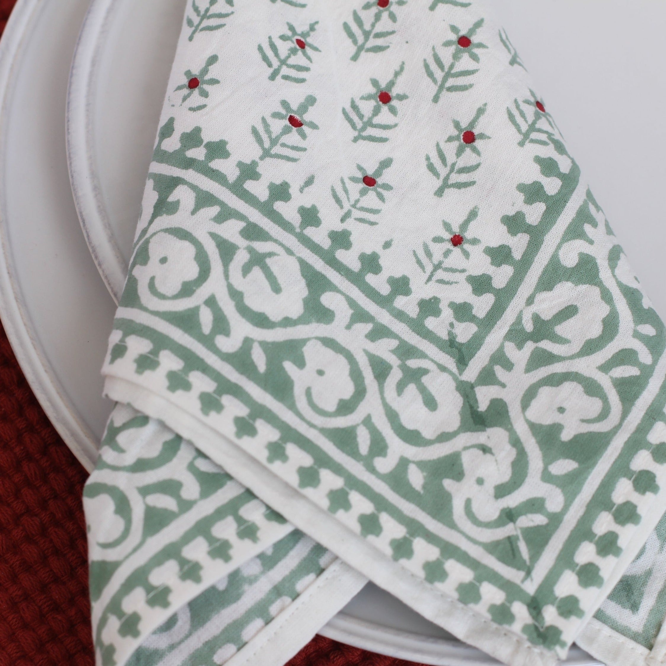 Holiday Winterberry Linens