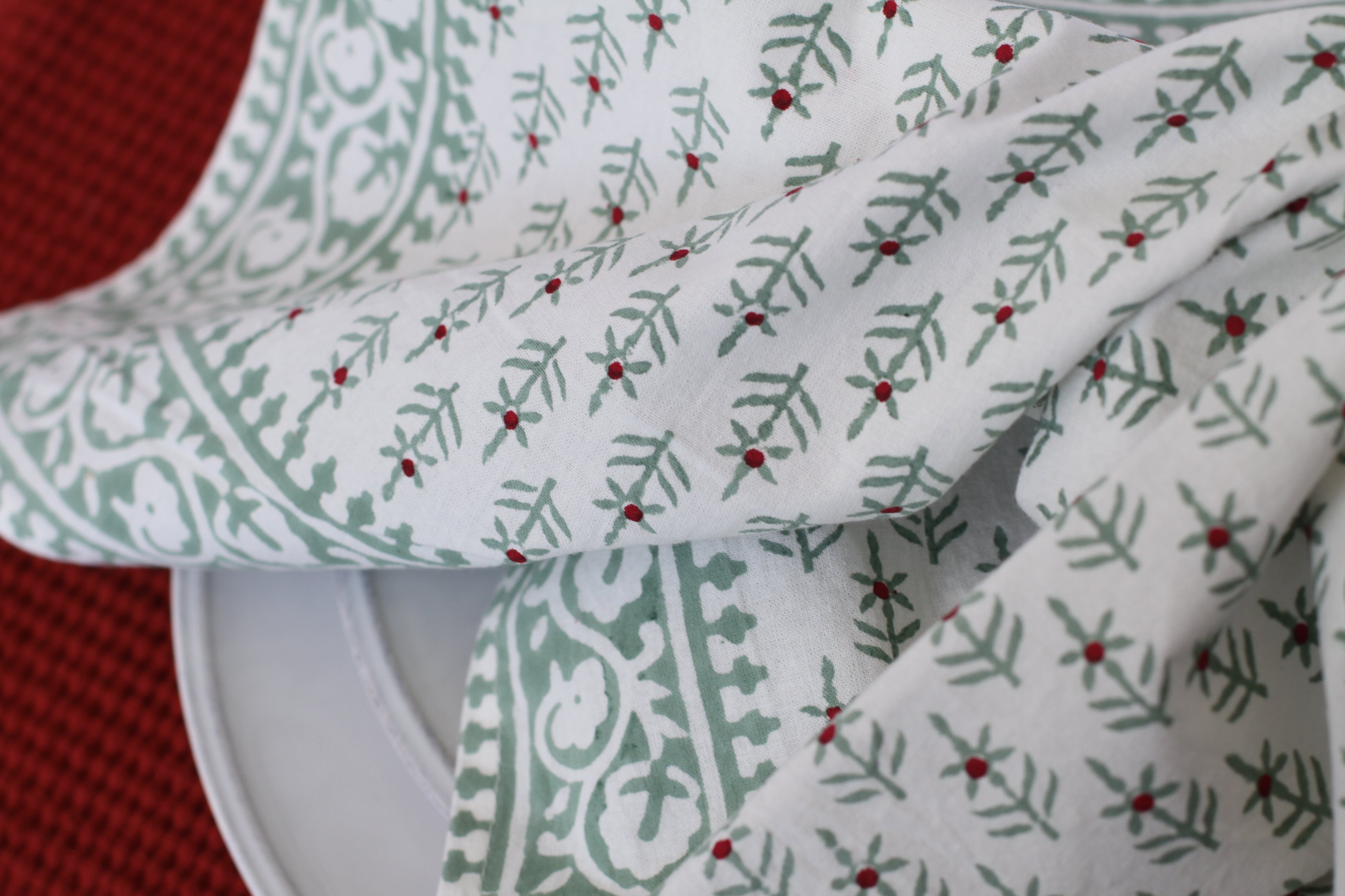 Holiday Winterberry Linens