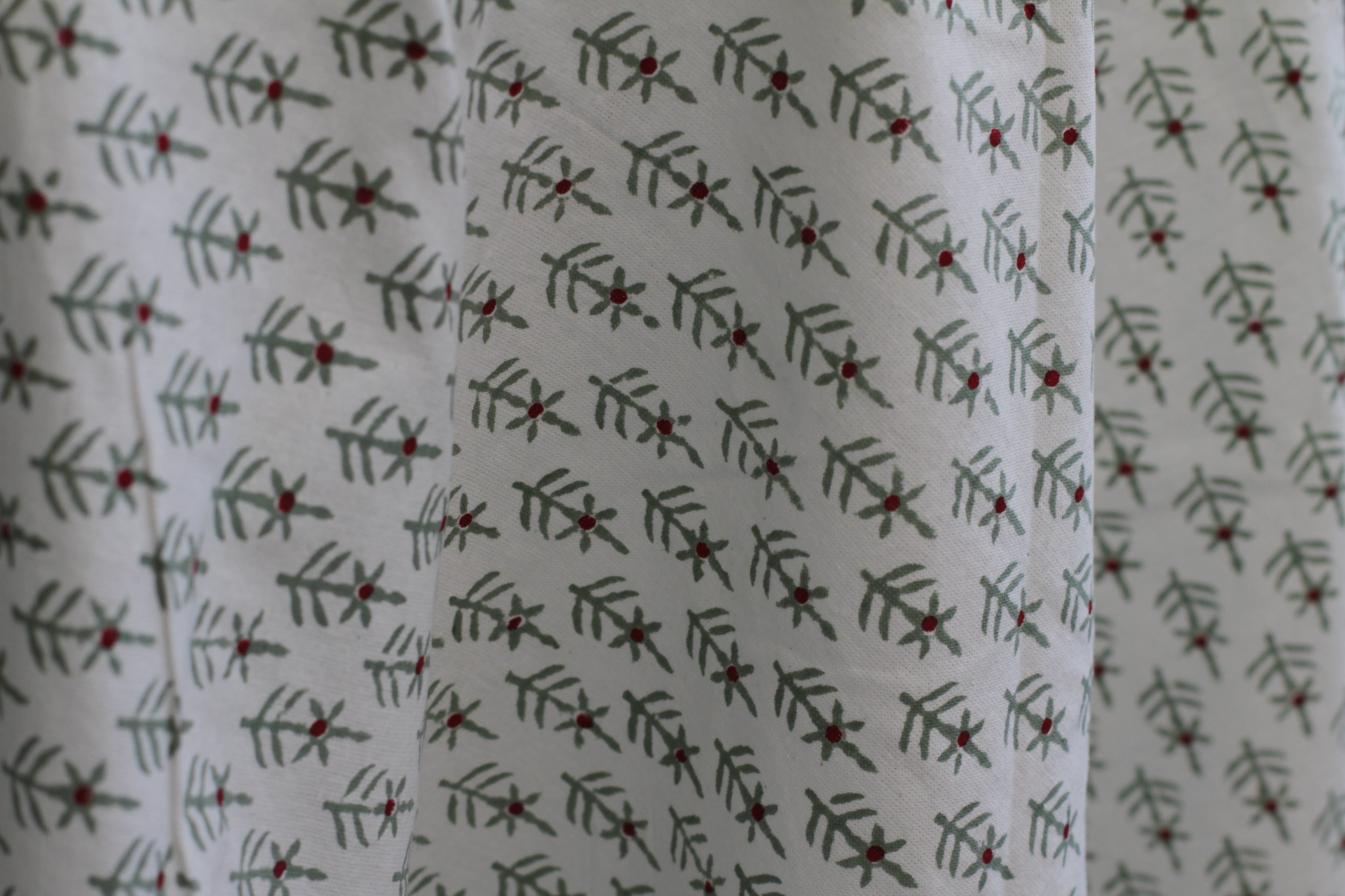 Holiday Winterberry Linens