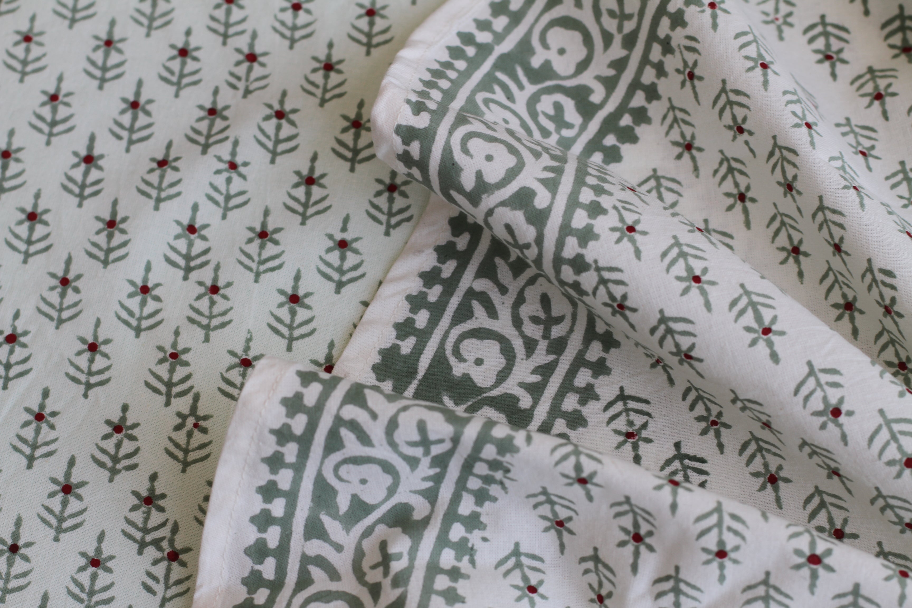 Holiday Winterberry Linens