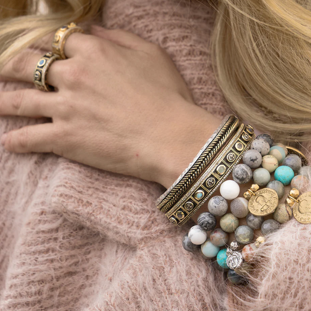 Gold Bela Small Oval Bangle