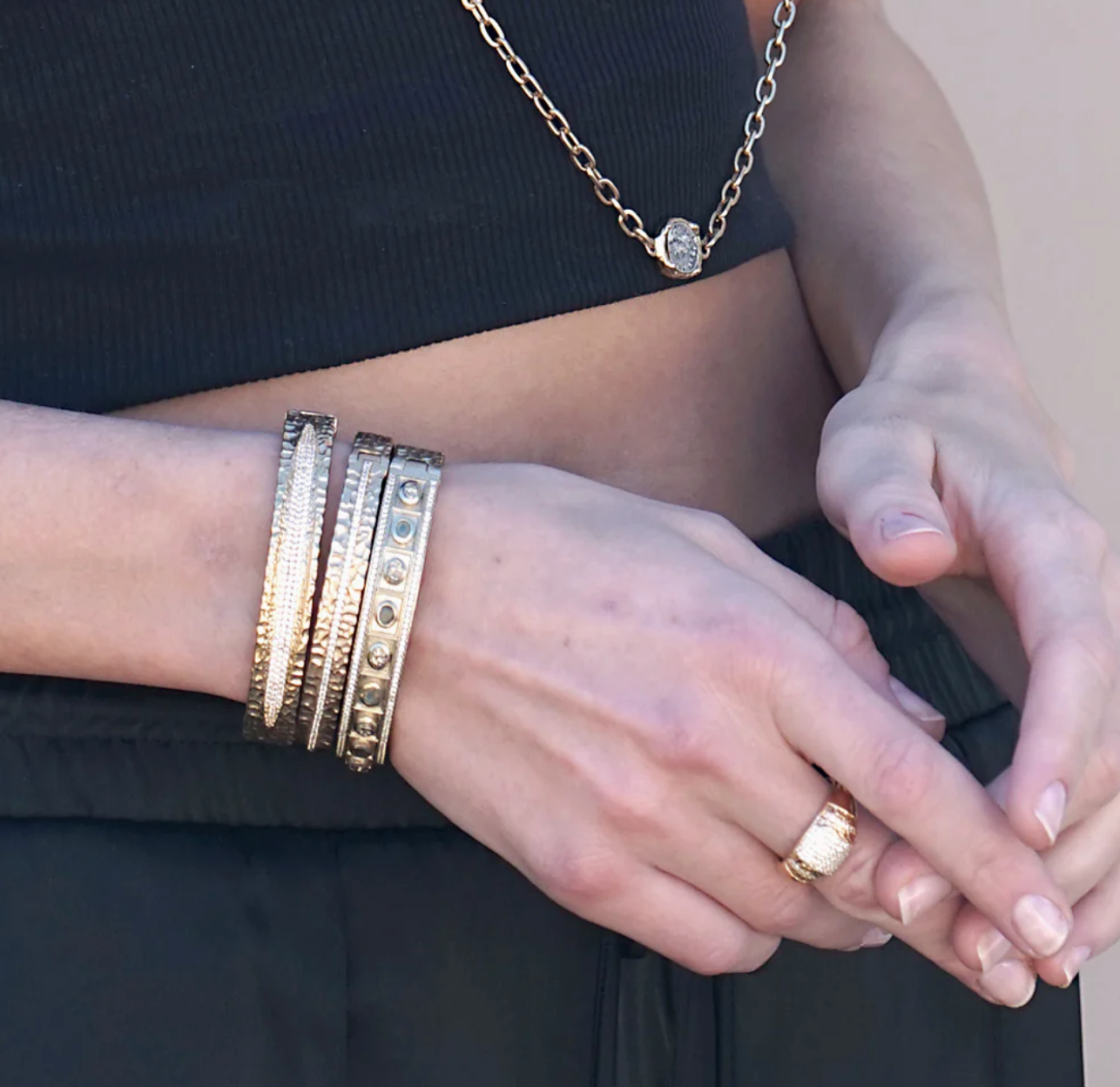 Gold Bela Small Oval Bangle