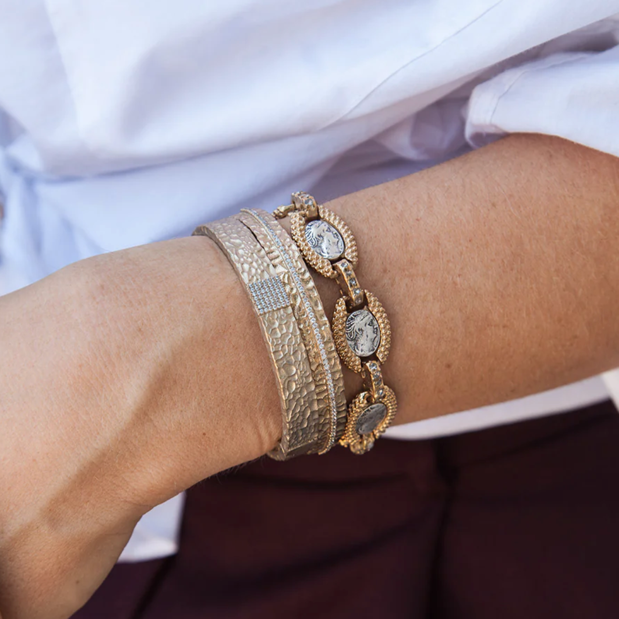Gold Egy Crystal Line Bangle