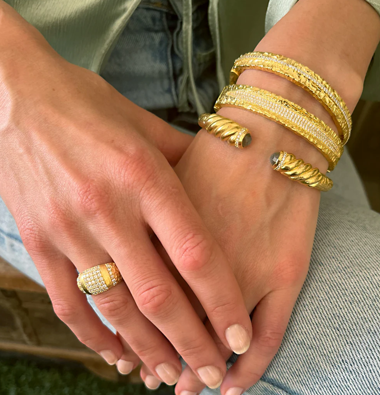 Gold Egy Crystal Line Bangle