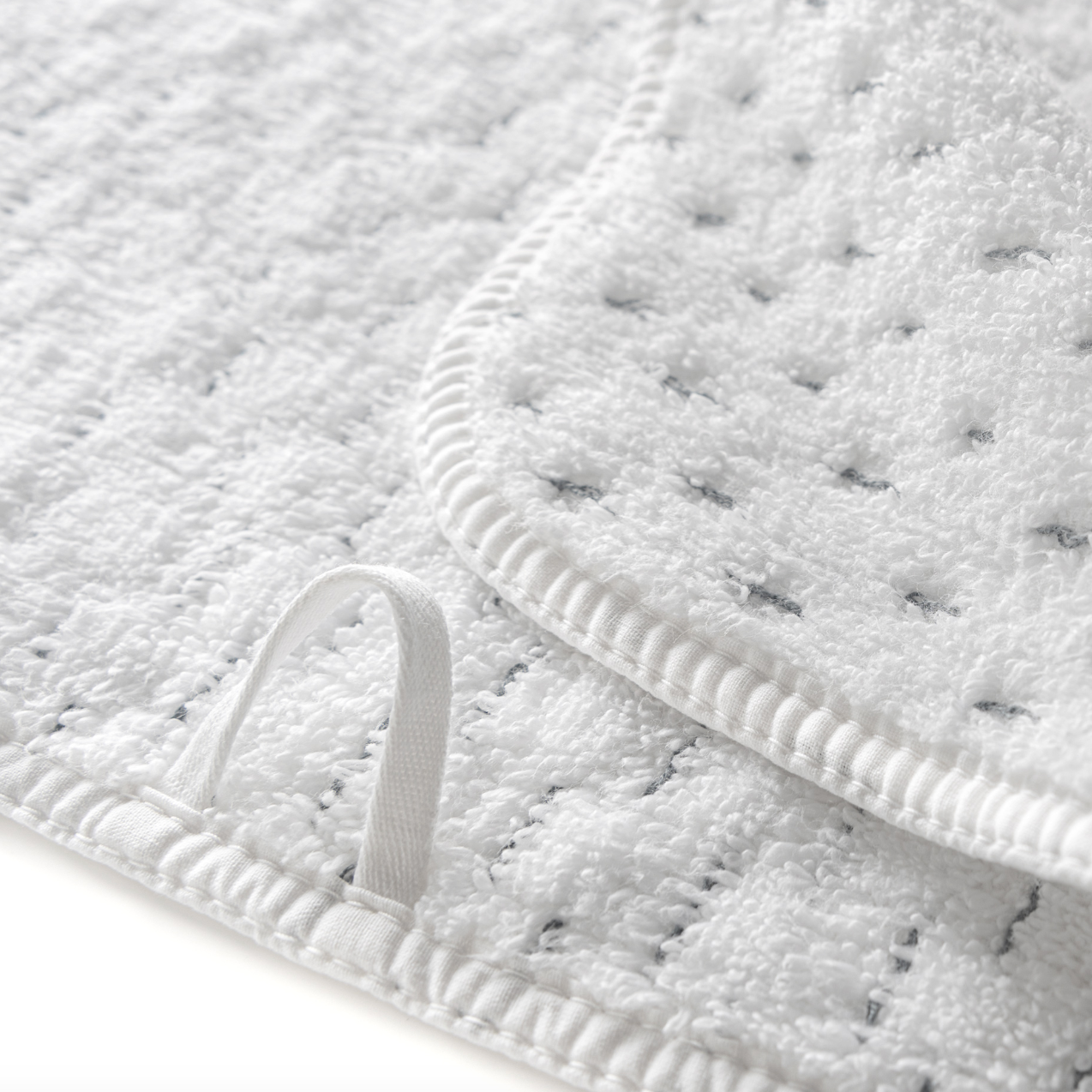 Alice White & Linen Bath Towel