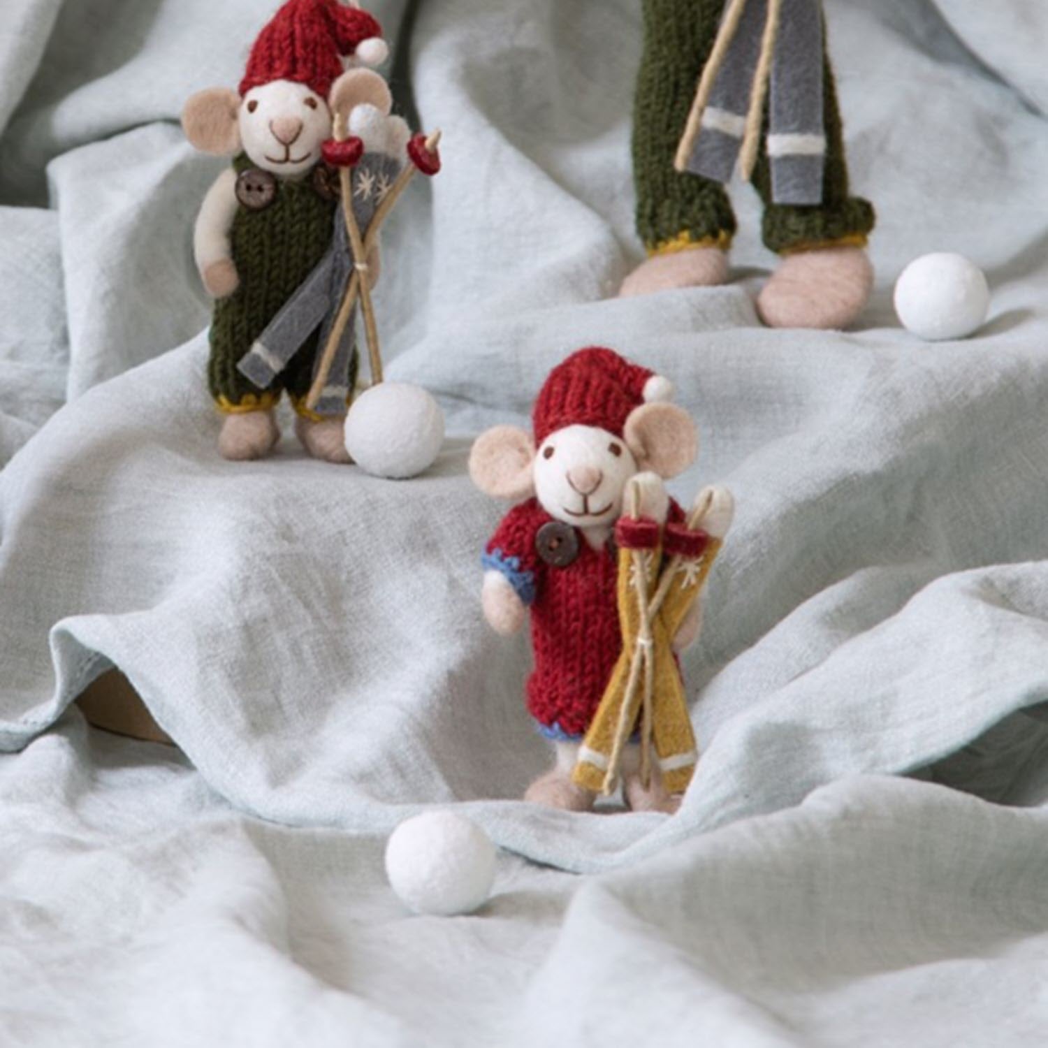 Small White Girly Mouse w/ Red Dress & Skis